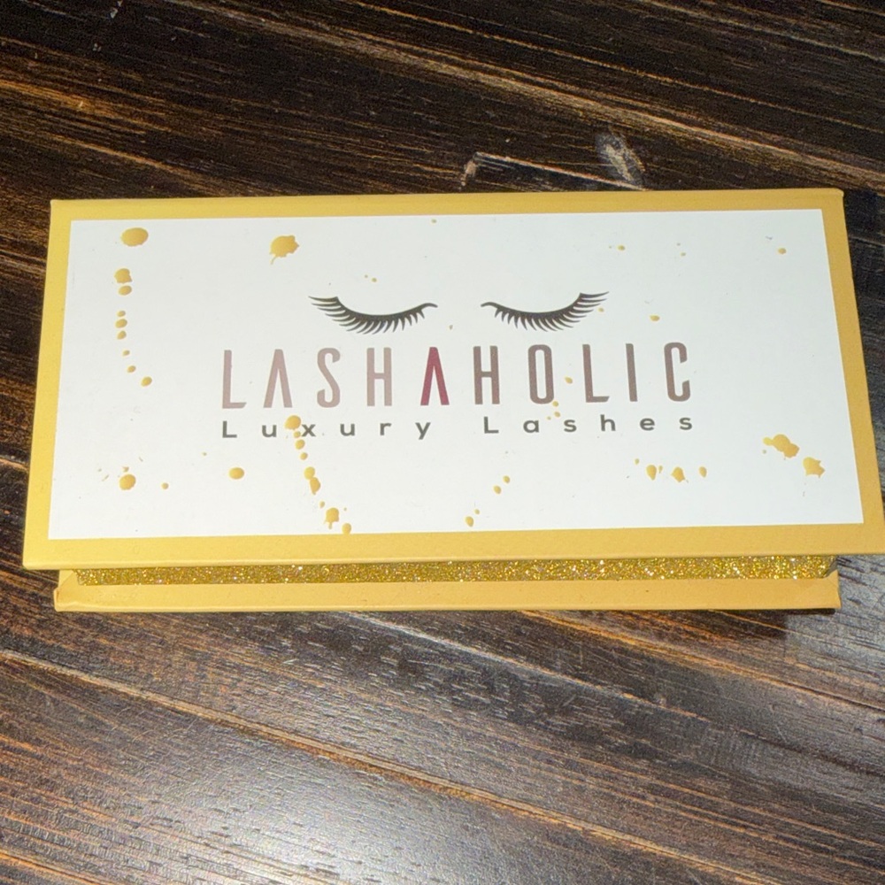 Lashaholic Luxury Lashes Palette